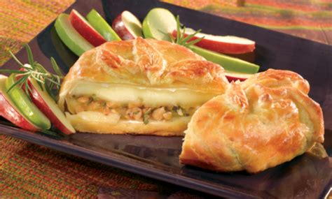 honey-and-walnut-baked-brie-puff-pastry image