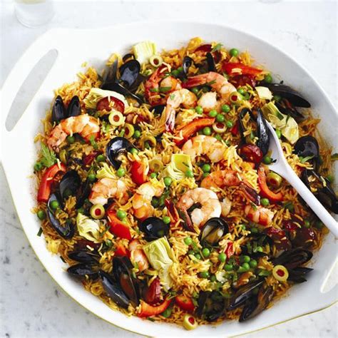 stunning-seafood-paella-recipe-chatelainecom image