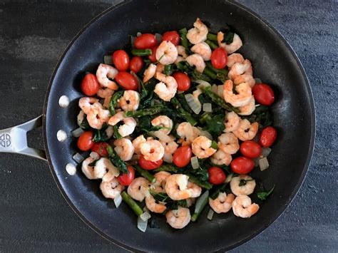 shrimp-florentine-skillet-mom-to-mom-nutrition image