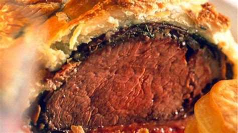 beef-wellington-red-wine-and-port-jus-rt image
