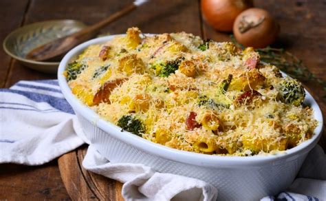 cheesy-turkey-turmeric-broccoli-pasta-bake image