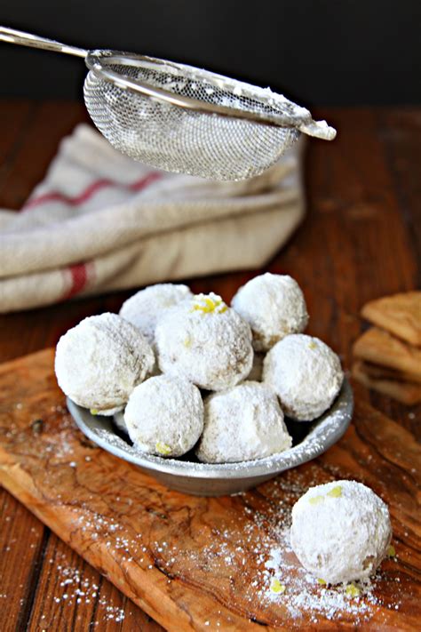 no-bake-lemon-drop-cookie-balls-bell-alimento image