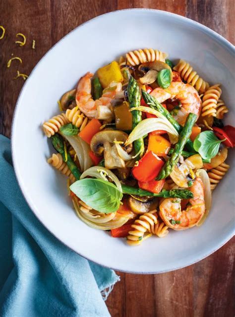 vegetable-and-shrimp-pasta-ricardo image