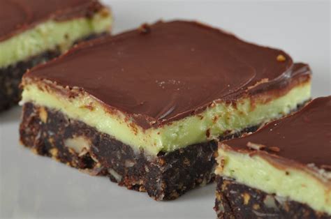chocolate-mint-squares-joyofbakingcom-video image