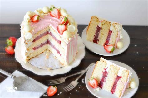 white-chocolate-strawberry-cake-imperial-sugar image