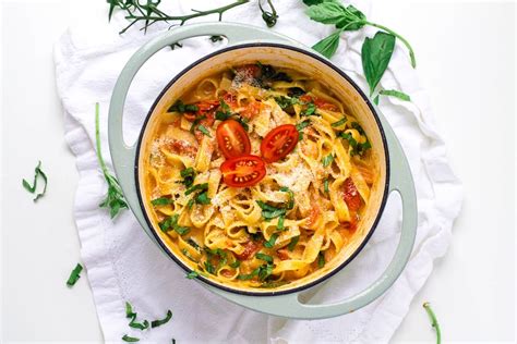 parma-rosa-one-pot-pasta-happy-veggie-kitchen image