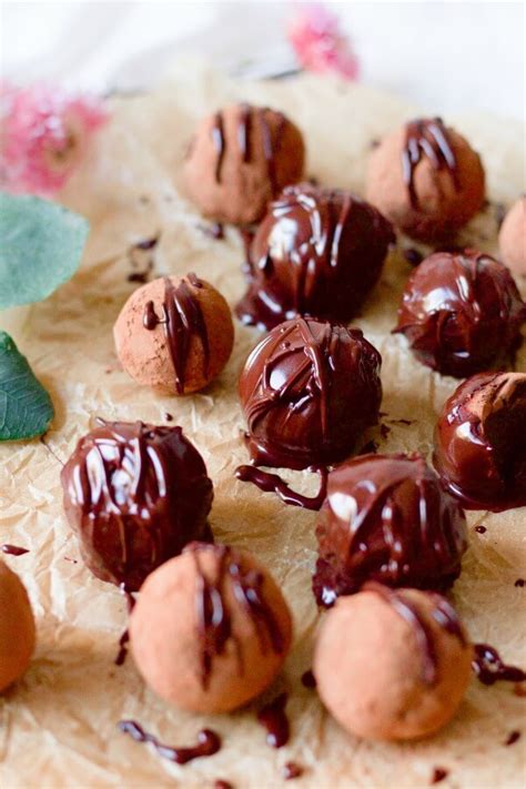 4-ingredient-paleo-chocolate-caramels-sees-candies image