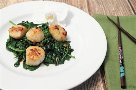 garlic-spinach-and-seared-scallops-honest-cooking image