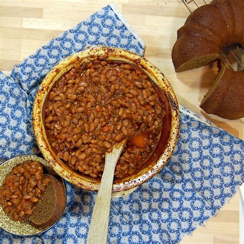 vegetarian-boston-style-baked-beans-rebecca image