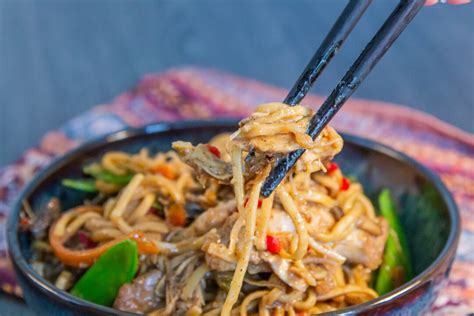 slow-cooker-chicken-chow-mein-slow-cooker-club image