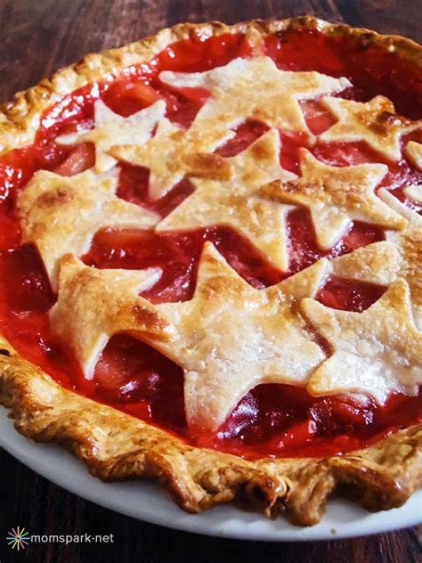 red-hot-cinnamon-star-apple-pie-with-vanilla-ice image