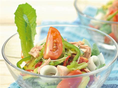 south-beach-chopped-salad-with-tuna-yummyph image
