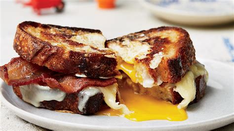 19-breakfast-sandwiches-to-start-your-day-right image