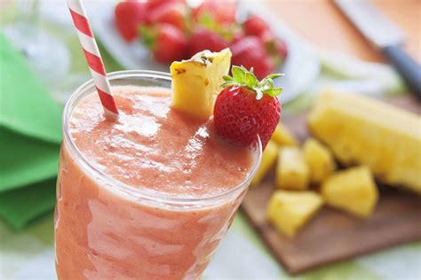 peach-strawberry-pineapple-smoothie-guiding-stars image