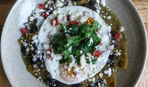 chilaquiles-verdes-with-fried-eggs-unilever-food image