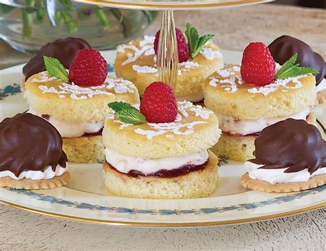 mini-victoria-sponge-cakes-teatime-magazine image