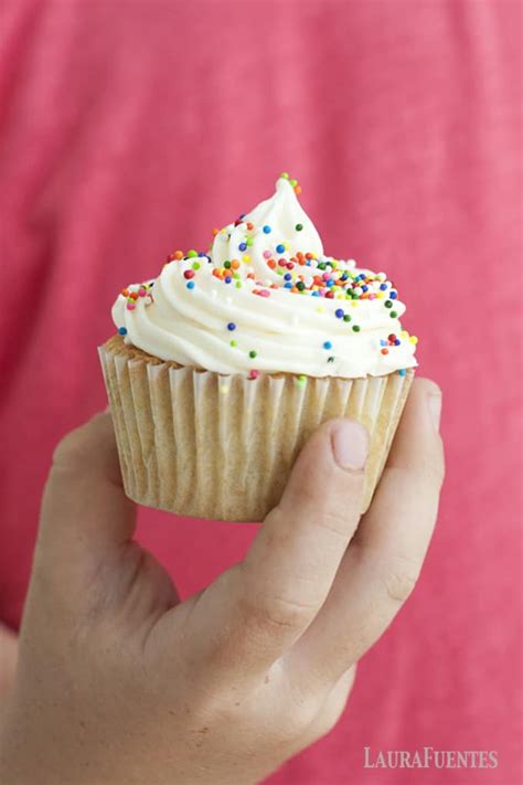 perfect-birthday-yellow-cupcakes-laura-fuentes image