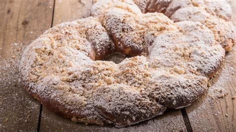 what-is-kringle-and-what-does-it-taste-like-mashedcom image
