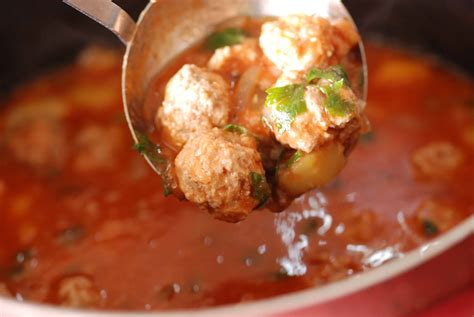 romanian-meatball-soup-ciorbă-de-perişoare image