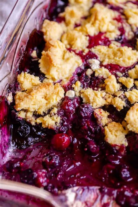 easy-5-minute-berry-cobbler-the-food-charlatan image