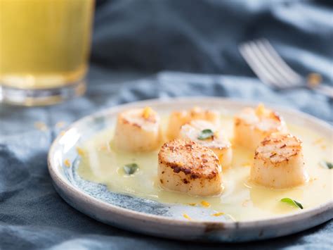 seared-scallops-with-buttermilk-beurre-blanc image