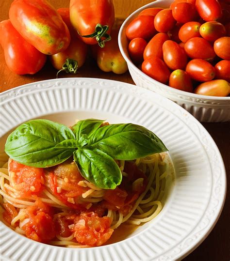 how-to-make-fresh-tomato-marinara-sauce-vayias image