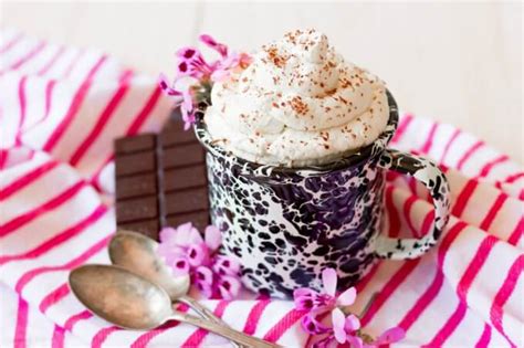 real-food-honey-sweetened-whipped-cream-recipes-to image