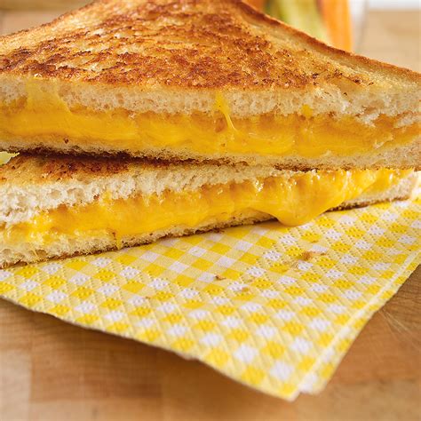 classic-grilled-cheese-sandwich-ricardo image