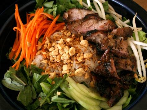 vietnamese-bbq-pork-salad-recipe-vietnamese-food image