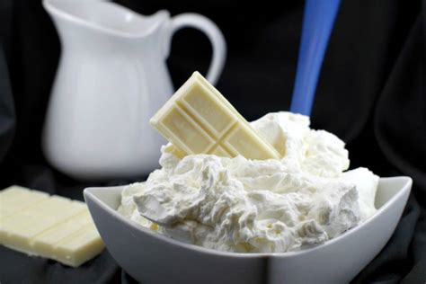 white-chocolate-whipped-cream-frosting-food image