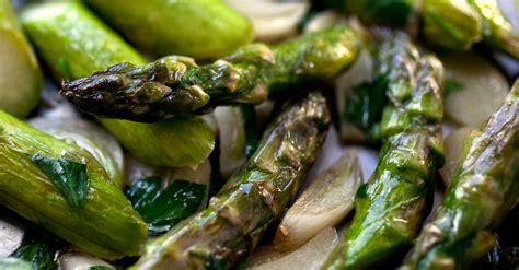 asparagus-with-green-garlic-recipes-for-health-the image