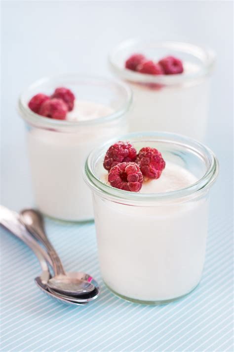 two-ingredient-white-chocolate-mousse-pretty image