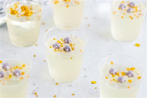 best-champagne-jello-shots-recipe-perfect-new-years image