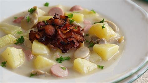 potato-and-mushroom-chowder-recipe-yummyph image