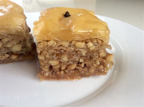 baklava-with-walnuts-and-almonds-eat-yourself-greek image