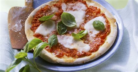 mozzarella-and-basil-pizza-recipe-eat-smarter-usa image