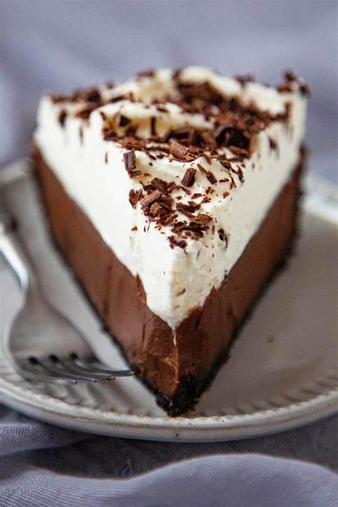 seriously-the-best-chocolate-cream-pie-recipe-video-foodtasia image