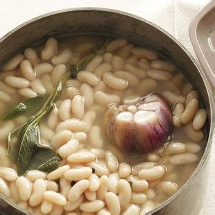 cannellini-beans-with-garlic-and-sage-recipe-bon image