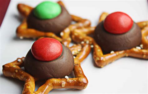 easy-christmas-cookies-with-holiday-pretzels-the image
