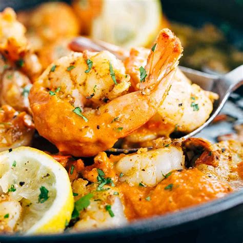 garlic-shrimp-skillet-with-roasted-red-pepper-sauce image