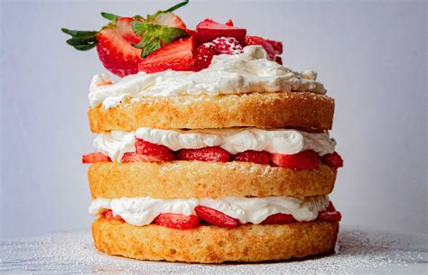 vanilla-cake-with-strawberries-and-whipped-cream image