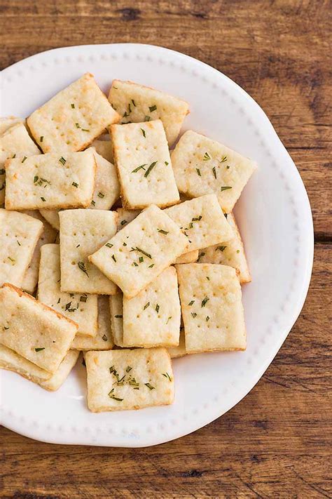 homemade-parmesan-and-rosemary-crackers-foodal image