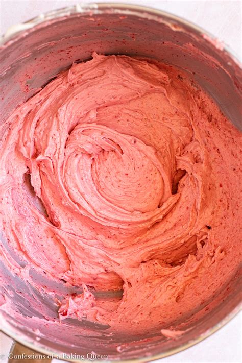 strawberry-frosting-confessions-of-a-baking-queen image