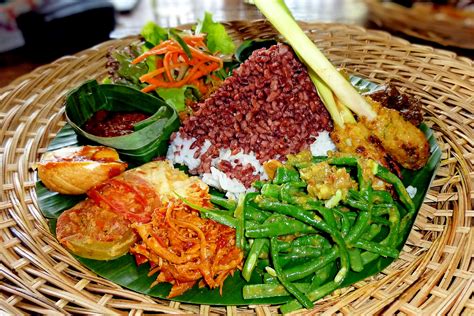 what-to-eat-in-indonesia-dishes-you-need-to-try image