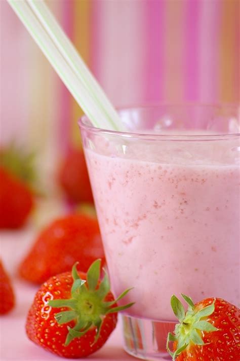 11-quick-and-healthy-breakfast-smoothies-foodcom image