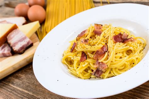 spaghetti-alla-carbonara-un-grande-classico-romano-e image