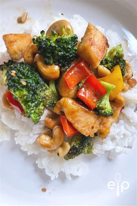 broccoli-cashew-chicken-stir-fry-easy-recipe-eat-picks image