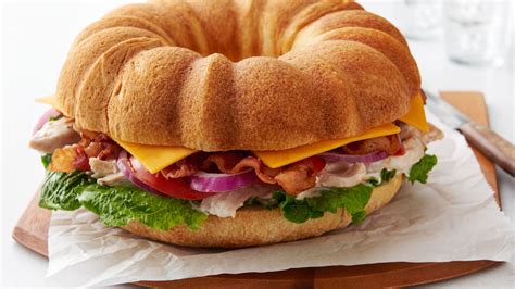 chicken-bacon-ranch-bundtwich-recipe-pillsburycom image