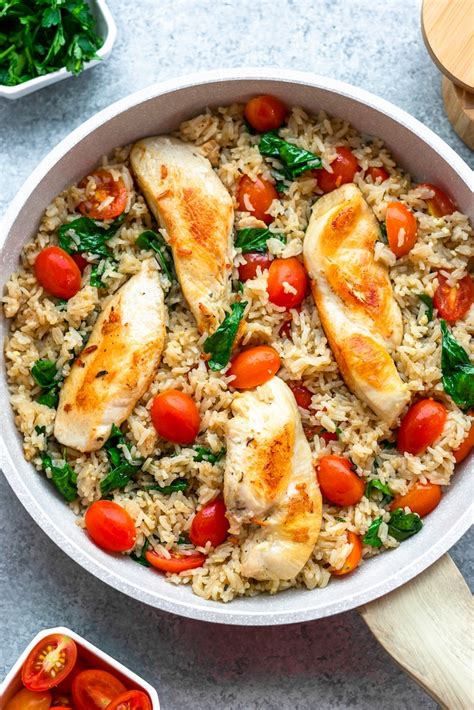 pesto-chicken-and-rice-skillet-beauty-and-the-bench-press image