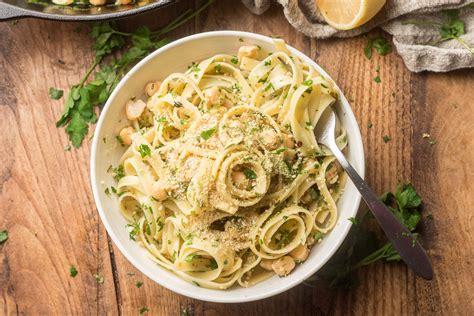 garlic-butter-herb-pasta-with-chickpeas image